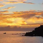 A Charming Spot Дом отдыха Estreito Da Calheta